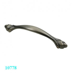 TAY TỦ IVAN 10778 MAB/CF